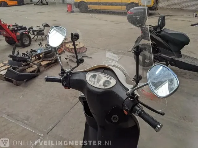 Elektrische scooter qwic - afbeelding 8 van  10