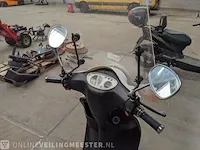Elektrische scooter qwic - afbeelding 8 van  10