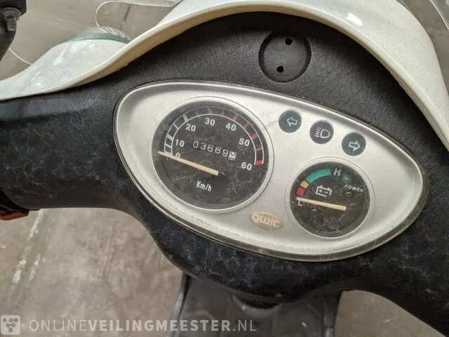 Elektrische scooter qwic - afbeelding 9 van  10