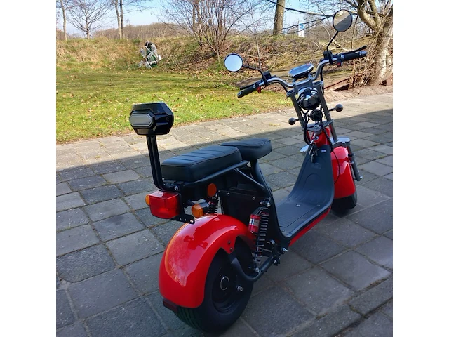 Elektrische scooter, rood, bouwjaar 2021 - afbeelding 2 van  14