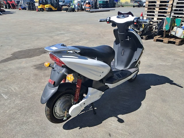 Elektrische scooter, seeyes, wit - afbeelding 15 van  19