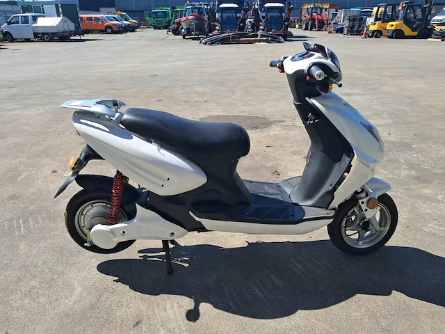 Elektrische scooter, seeyes, wit - afbeelding 16 van  19