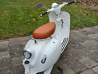 Elektrische scooter, wit, bouwjaar 2021 - afbeelding 2 van  13