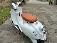 Elektrische scooter, wit, bouwjaar 2021 - afbeelding 3 van  13