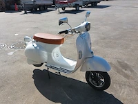 Elektrische scooter, wit, bouwjaar 2021 - afbeelding 7 van  13