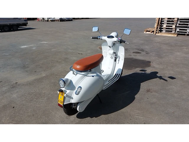 Elektrische scooter, wit, bouwjaar 2021 - afbeelding 9 van  13