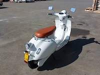 Elektrische scooter, wit, bouwjaar 2021 - afbeelding 9 van  13
