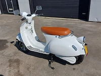Elektrische scooter, wit, bouwjaar 2021 - afbeelding 10 van  13