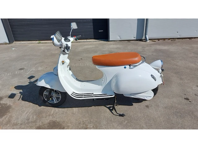 Elektrische scooter, wit, bouwjaar 2021 - afbeelding 11 van  13