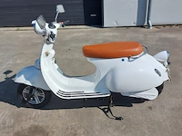 Elektrische scooter, wit, bouwjaar 2021 - afbeelding 11 van  13
