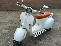 Elektrische scooter, wit, bouwjaar 2021 - afbeelding 13 van  13