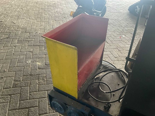 Elektrische speel trein - afbeelding 4 van  13