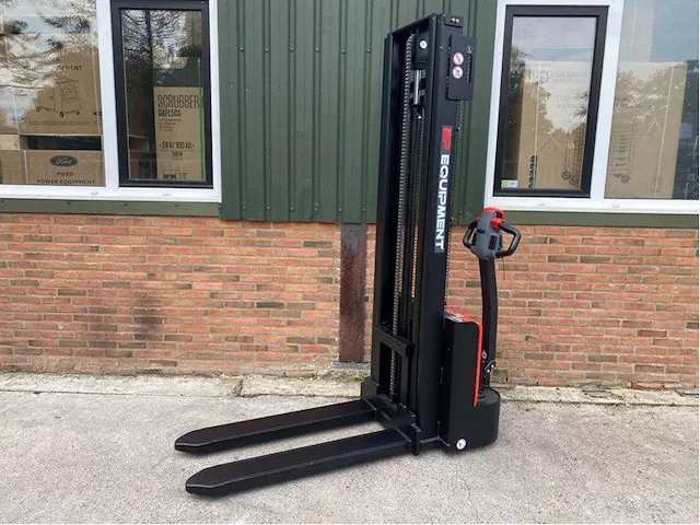 Elektrische stapelaar - afbeelding 15 van  18