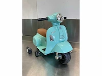 Elektrische vespa - afbeelding 6 van  13