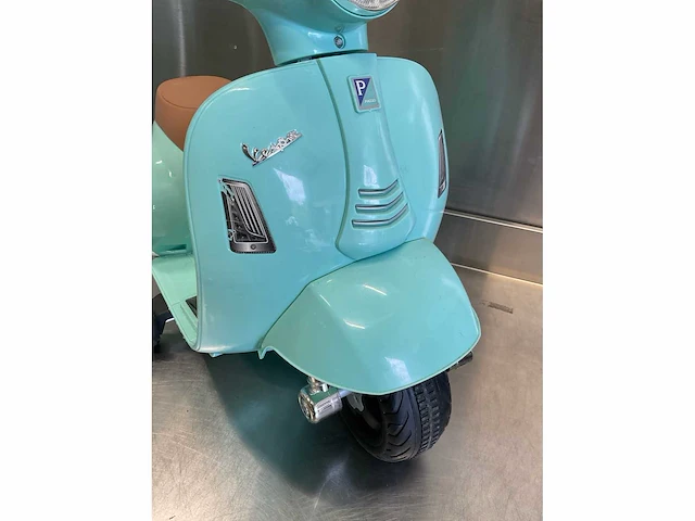Elektrische vespa - afbeelding 7 van  13