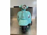 Elektrische vespa - afbeelding 8 van  13