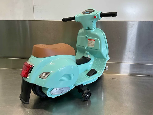 Elektrische vespa - afbeelding 9 van  13