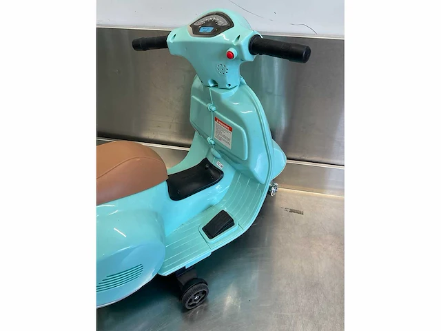 Elektrische vespa - afbeelding 10 van  13