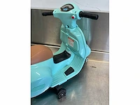 Elektrische vespa - afbeelding 10 van  13