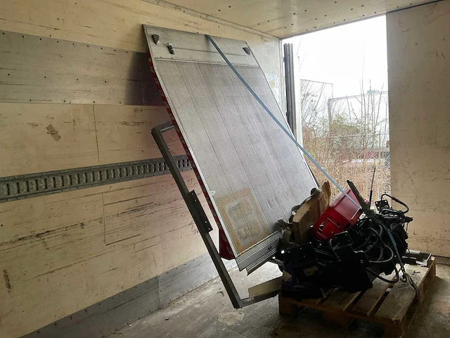 Elektro-hydraulische laadklep - afbeelding 1 van  6
