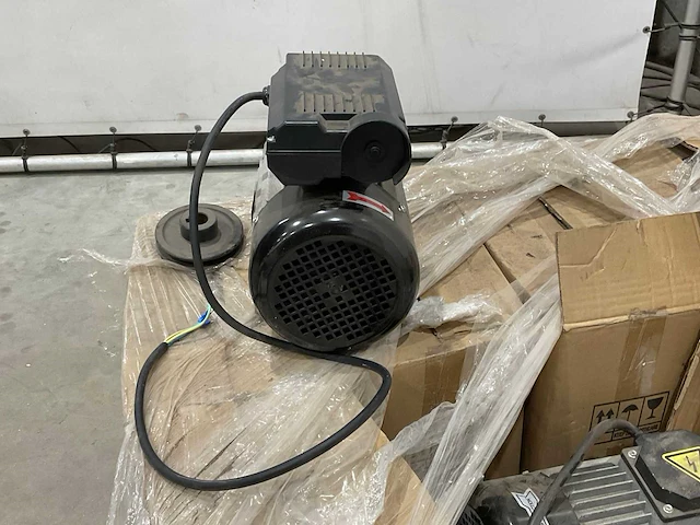 Elektro motor 2.2 kw (18x) - afbeelding 6 van  9