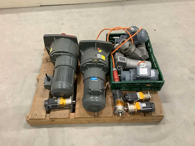 Elektromotor (10x) - afbeelding 1 van  8
