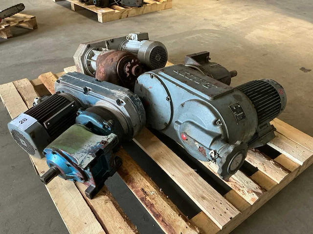 Elektromotor (3x) - afbeelding 1 van  7