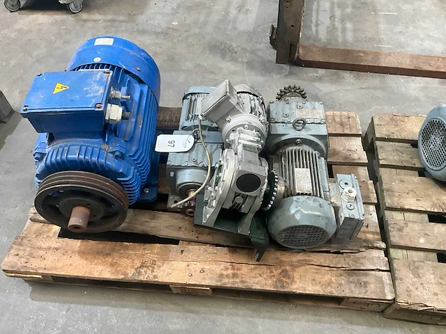 Elektromotor (4x) - afbeelding 1 van  6