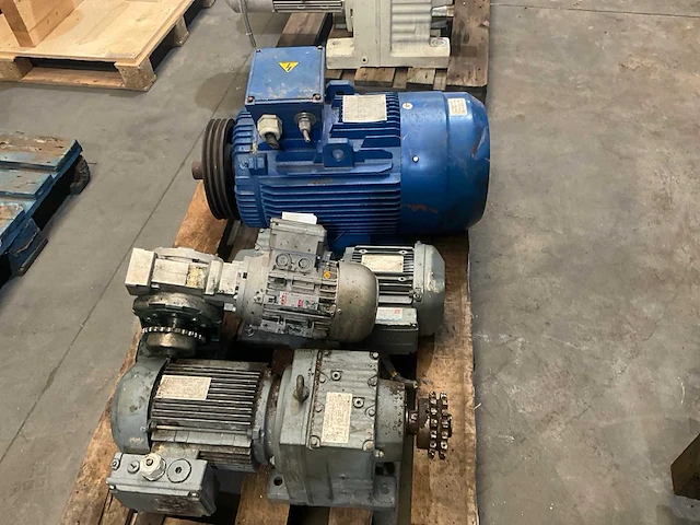 Elektromotor (4x) - afbeelding 3 van  6