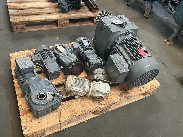Elektromotor (6x) - afbeelding 1 van  7