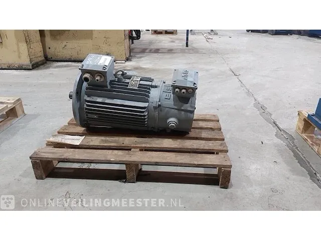 Elektromotor elsto, hg-tk7-132m1-4, grijs, 2021 - afbeelding 1 van  6