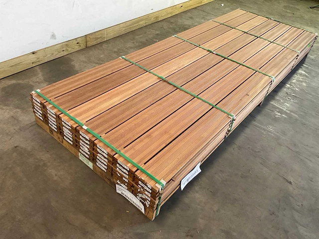 Elephant - vlonderplank hardhout semi-ribbel 305x14.5x2.1 cm (29x) - afbeelding 1 van  6