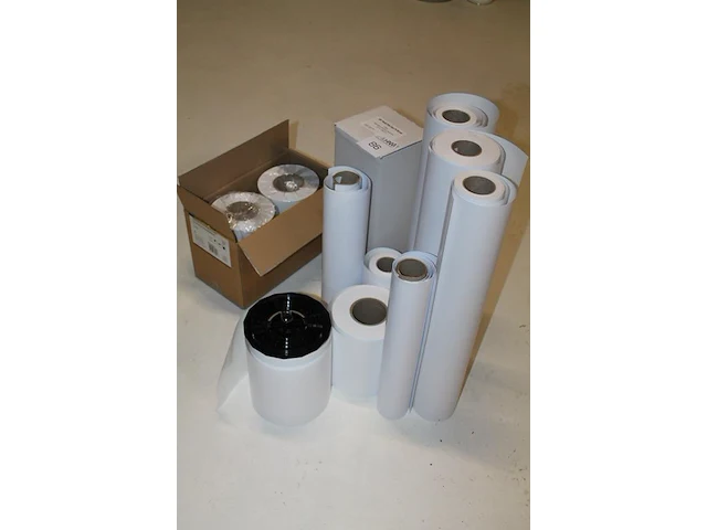 Elf (deels aangebroken) rollen fotopapier rocket pe250 satin in diverse maten en uitvoeringen waaronder 432... - afbeelding 2 van  3