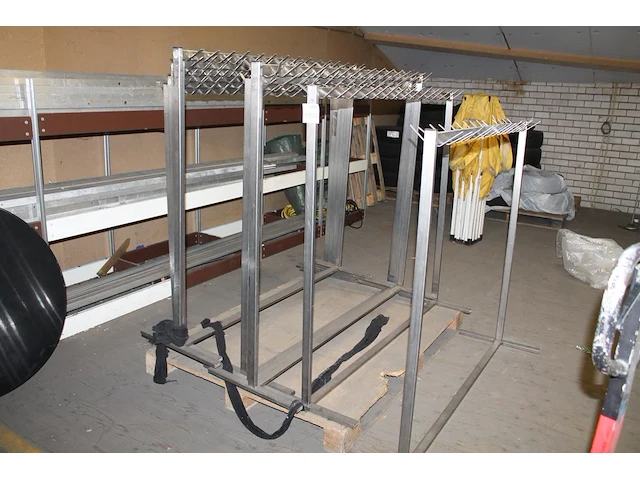 Elf kapstokken met 30 haken breedte 148 cm - afbeelding 1 van  2