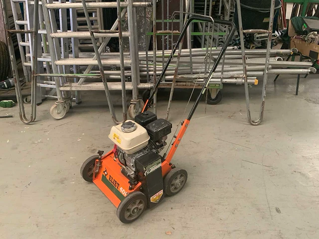 Eliet 401 verticuteermachine - afbeelding 1 van  9