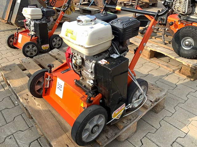 Eliet e401 vm verticuteermachine - afbeelding 3 van  7