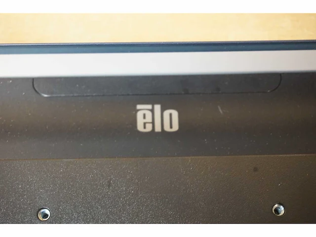 Elo - et1502l - monitor met touchscreen (14x) - afbeelding 4 van  5