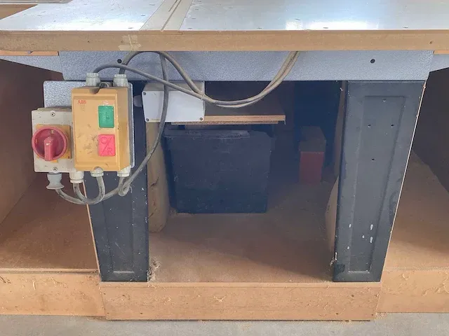 Elu - ras 1603 - werkbank met ingebouwde radiaalzaag en schuurmachine - afbeelding 2 van  13