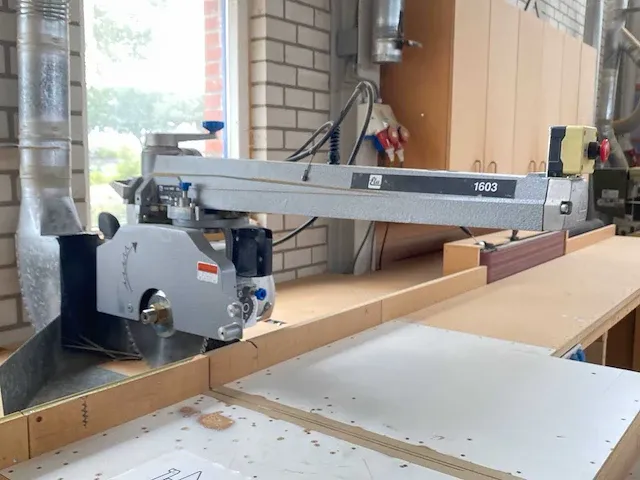 Elu - ras 1603 - werkbank met ingebouwde radiaalzaag en schuurmachine - afbeelding 7 van  13