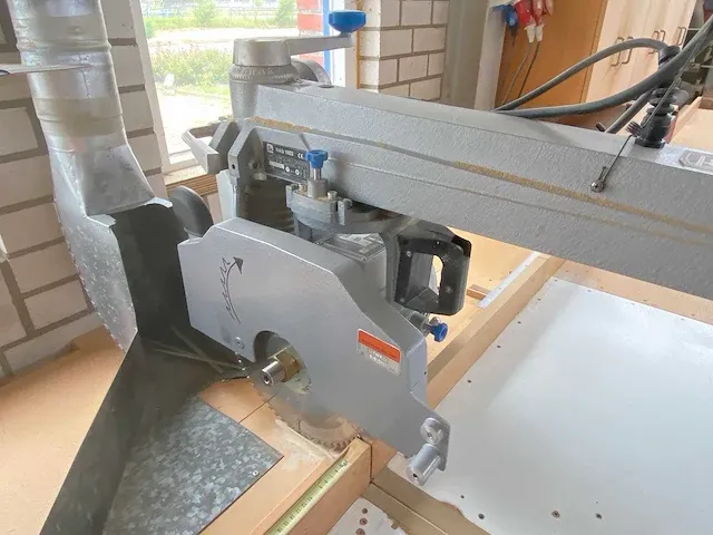 Elu - ras 1603 - werkbank met ingebouwde radiaalzaag en schuurmachine - afbeelding 8 van  13