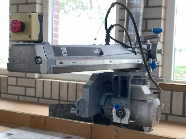 Elu - ras 1603 - werkbank met ingebouwde radiaalzaag en schuurmachine - afbeelding 11 van  13