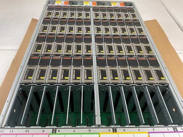 Emc cyae (100-564-802-03) - 48x 4 tb sas (st4000nm0025) data domain expansion shelf - afbeelding 6 van  8