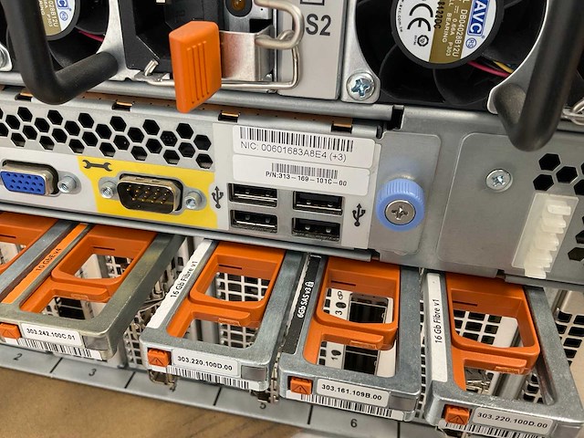 Emc (dmospe) - 4x xeon(r) e7-8867 v4, 32 x 16 gb ram - 32 x 8 gb ram, 4x 400 gb smart (shsat6p400glm21emc) main server chassis - afbeelding 10 van  10
