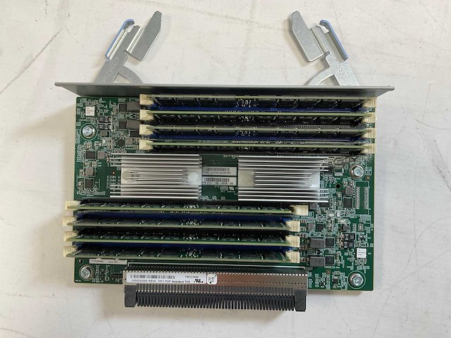 Emc (dmospe), 4x xeon(r) e7-8867 v4, 32x 16 gb ram - 32x 8 gb ram, 4x 400 gb ssd(shsat6p400glm21emc) main server chassis - afbeelding 4 van  17