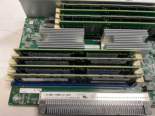 Emc (dmospe), 4x xeon(r) e7-8867 v4, 32x 16 gb ram - 32x 8 gb ram, 4x 400 gb ssd(shsat6p400glm21emc) main server chassis - afbeelding 5 van  17