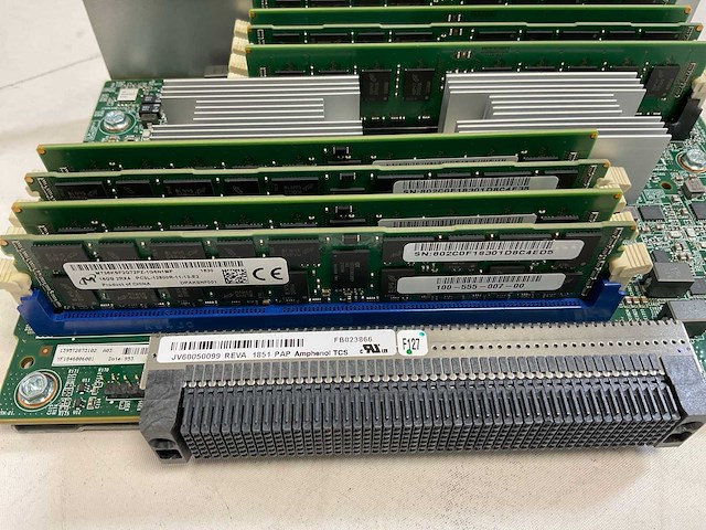 Emc (dmospe), 4x xeon(r) e7-8867 v4, 32x 16 gb ram - 32x 8 gb ram, 4x 400 gb ssd(shsat6p400glm21emc) main server chassis - afbeelding 6 van  17