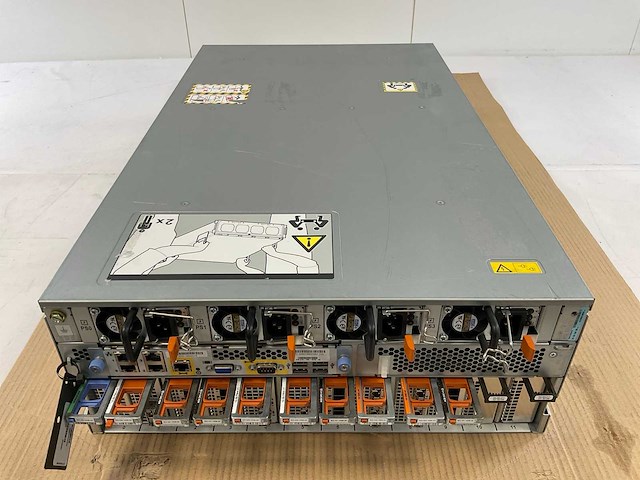 Emc (dmospe), 4x xeon(r) e7-8867 v4, 32x 16 gb ram - 32x 8 gb ram, 4x 400 gb ssd(shsat6p400glm21emc) main server chassis - afbeelding 14 van  17