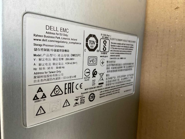 Emc (dmospe), 4x xeon(r) e7-8867 v4, 32x 16 gb ram - 32x 8 gb ram, 4x 400 gb ssd(shsat6p400glm21emc) main server chassis - afbeelding 17 van  17