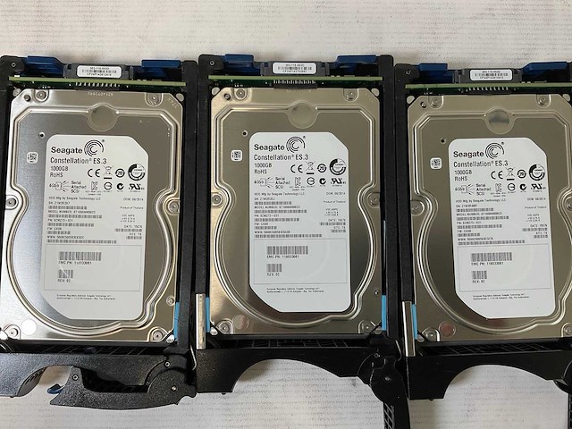 Emc (ktn-stl3) 10x 1 tb sas(st1000nm0023) - 1x 1 tb sas(st31000424ss) - 1x 300 gb sas(hus156030vls600) disk array enclosure - afbeelding 2 van  10