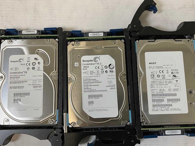 Emc (ktn-stl3) 10x 1 tb sas(st1000nm0023) - 1x 1 tb sas(st31000424ss) - 1x 300 gb sas(hus156030vls600) disk array enclosure - afbeelding 10 van  10